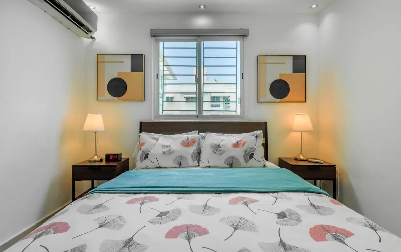 Escape Oceanfront Condo in Avenida Espana w/Pool Santo Domingo Apartamento