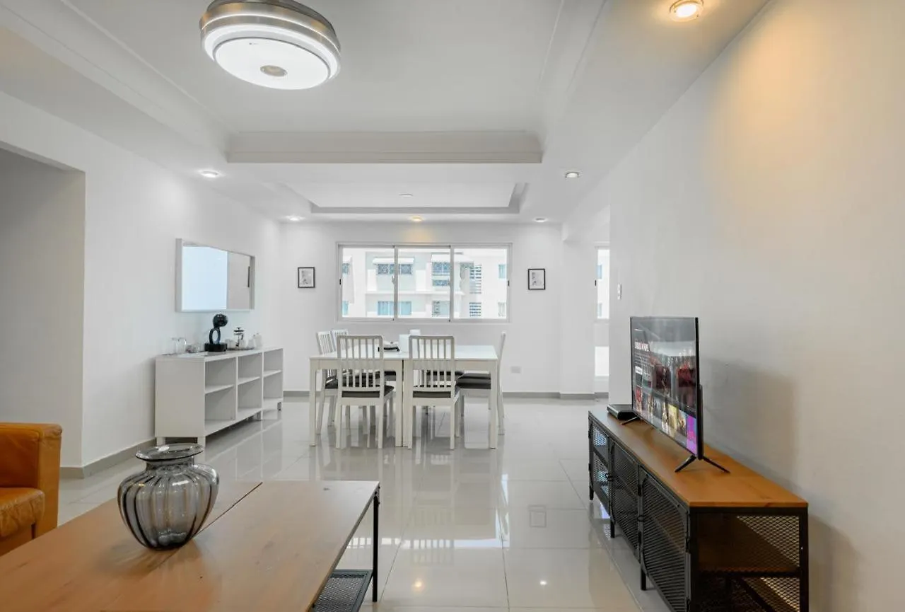 Escape Oceanfront Condo in Avenida Espana w/Pool Santo Domingo